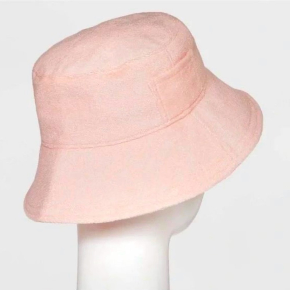 New Shade & Shore Light Pink Adjustable Terry Cloth Bucket Hat
New With Tags